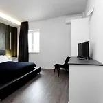 Minimal Rooms